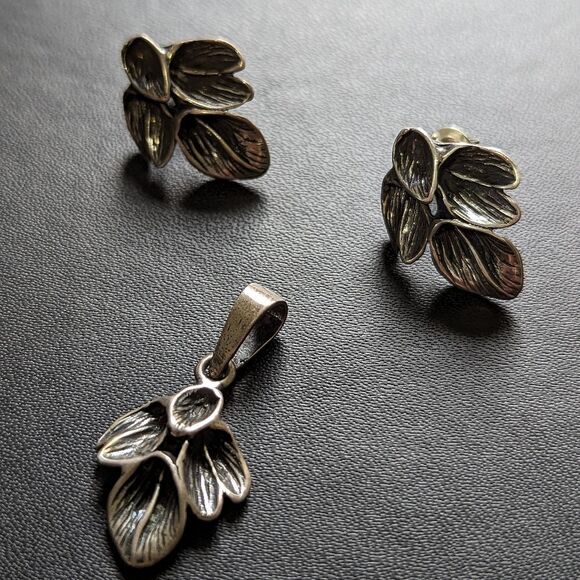 Jewelry - Vintage Sterling Silver Leaf Shape Pendant and Earrings Set